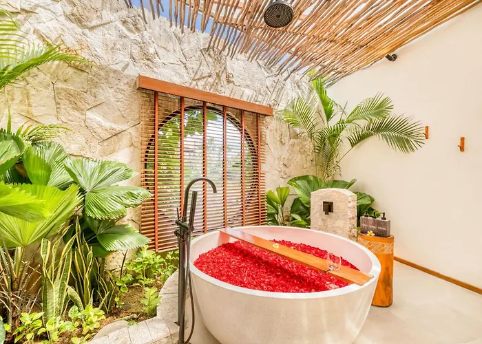 Villa El Gaucho: Brand New 9bdr Prime Location