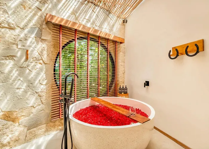 El Gaucho: Brand New 9bdr Prime Location Villa